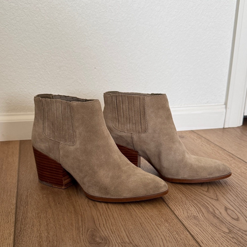 1.state Jemore suede ankle booties UEC size 37/7